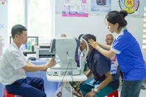 Phẫu thuật đục thủy tinh thể miễn phí cho người dân ở Đồng Tháp