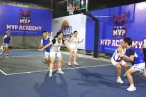 Cuộc so tài nảy lửa giữa đội U18 nữ Trường THPT Kim Liên với Trường THPT Tây Hồ