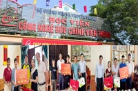 Thí sinh được đại diện trường ĐH đến tận nhà tặng học bổng Tài năng tới 500 triệu