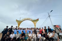 TPHCM: Giáo viên đi cùng 30 thí sinh xã đảo Thạnh An vượt biển vào đất liền dự thi tốt nghiệp