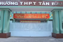 Một giáo viên THPT Tân Bình dùng nhà thi đấu để dạy cầu lông cho bên ngoài, hiệu trưởng nói gì?