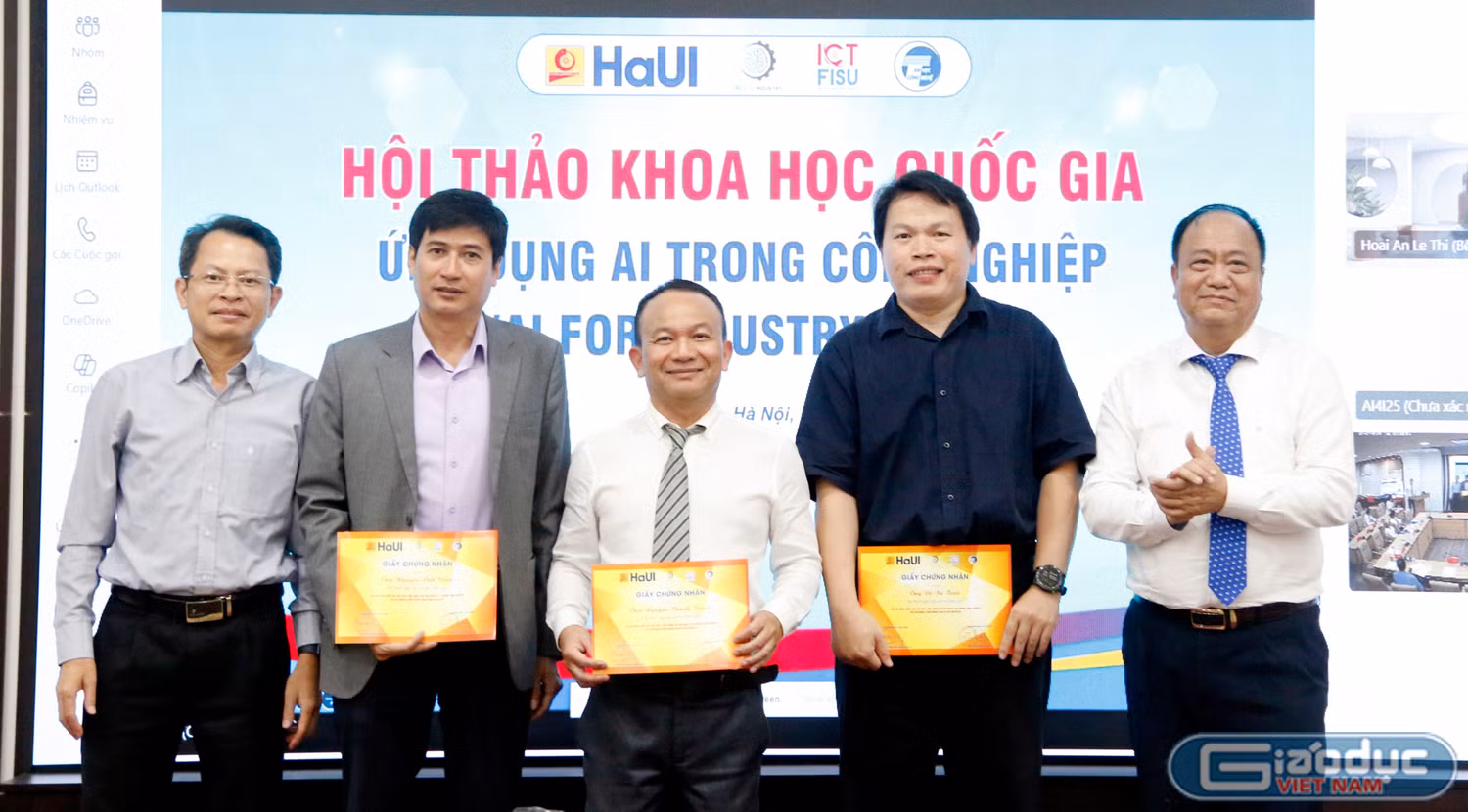gdvn-trao-chung-nhan.jpg