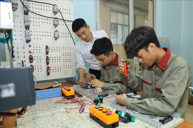 Dự kiến giáo viên trường nghề được giảm gần 32% thời lượng bồi dưỡng 