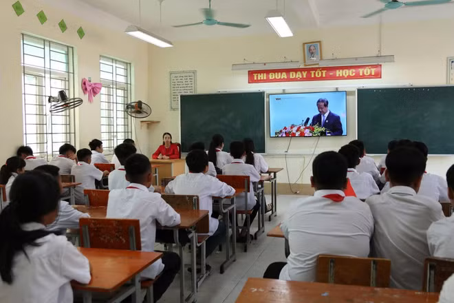 Trường học quy mô lớn: Rõ trách nhiệm, tăng phân quyền để giảm tải áp lực cho người đứng đầu 