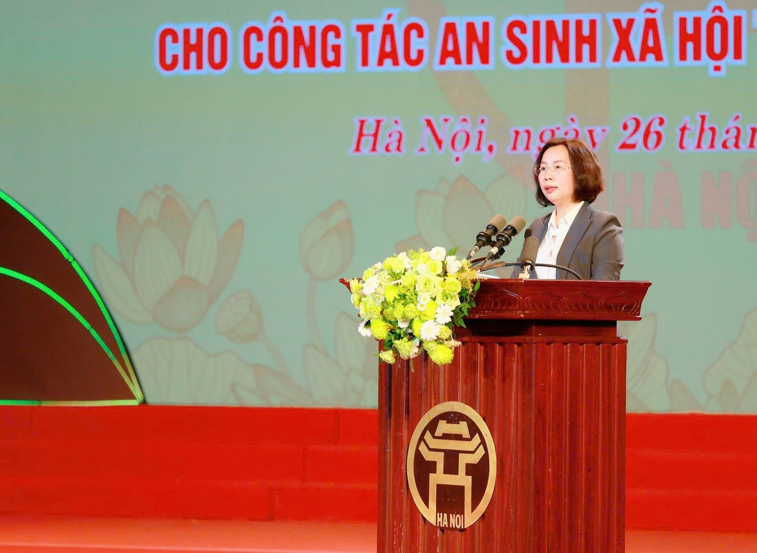 Chủ tịch Ủy ban Mặt trận Tổ quốc Việt Nam thành phố Hà Nội Bùi Huyền Mai phát biểu khai mạc chương trình. Ảnh: hanoi.gov.vn