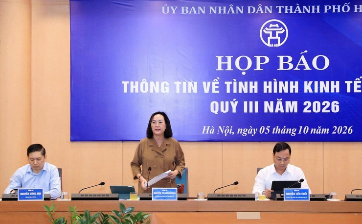 Phó Giám đốc Sở Văn hóa, Thể thao và Du lịch Nguyễn Thị Mai Hương thông tin về chuỗi hoạt động văn hóa, nghệ thuật, du lịch đặc sắc chào mừng kỷ niệm 72 năm Ngày Giải phóng Thủ đô. Ảnh: BTC.