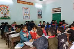 Học sinh dân tộc đang thảo luận trong tiết môn Sinh học. Ảnh: NVCC
