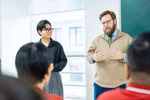 Trường ĐH chỉ ra những nút thắt cần tháo gỡ để thu hút chuyên gia nước ngoài quản lý, giảng dạy