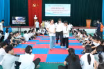 Học sinh Trường trung học phổ thông Chuyên Thái Nguyên tham gia hoạt động kỹ năng sống. Ảnh: website nhà trường.