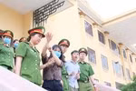 Cựu Hiệu trưởng nói do áp lực từ phụ huynh nên nhờ nâng điểm, phụ huynh phủ nhận