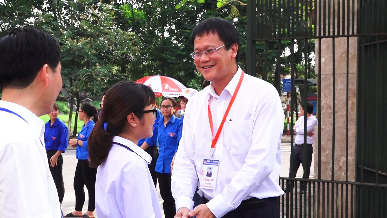 Thứ trưởng Lê Hải An hỏi chuyện các thí sinh ở Hưng Yên trong kỳ thi trung học phổ thông quốc gia năm 2019. Ảnh: Anh Phú Thứ trưởng Lê Hải An hỏi chuyện các thí sinh ở Hưng Yên trong kỳ thi trung học phổ thông quốc gia năm 2019. Ảnh: Anh Phú