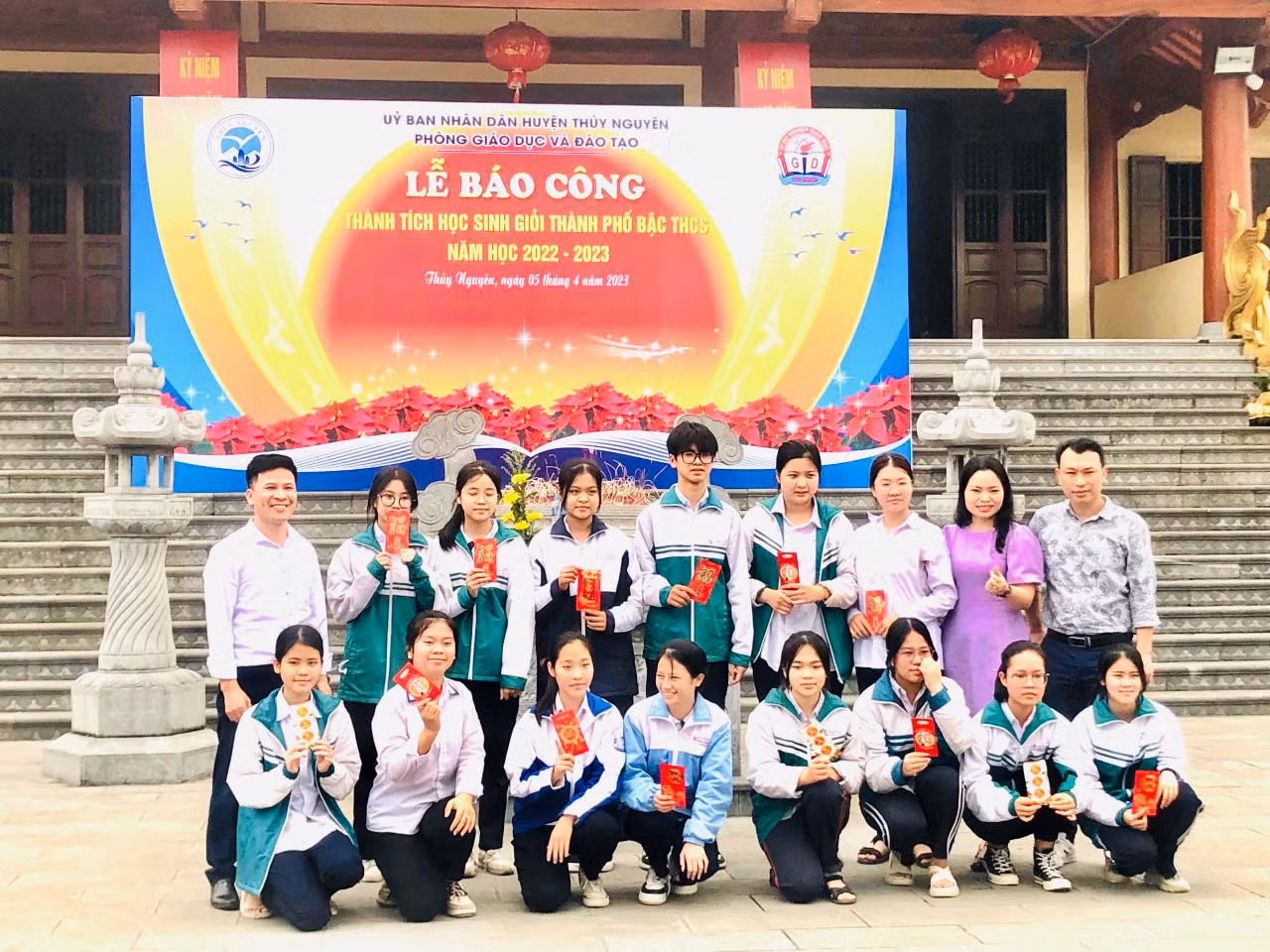 Đội tuyển học sinh giỏi của Trường Trung học cơ sở An Lư (Ảnh: Nhà trường cung cấp)