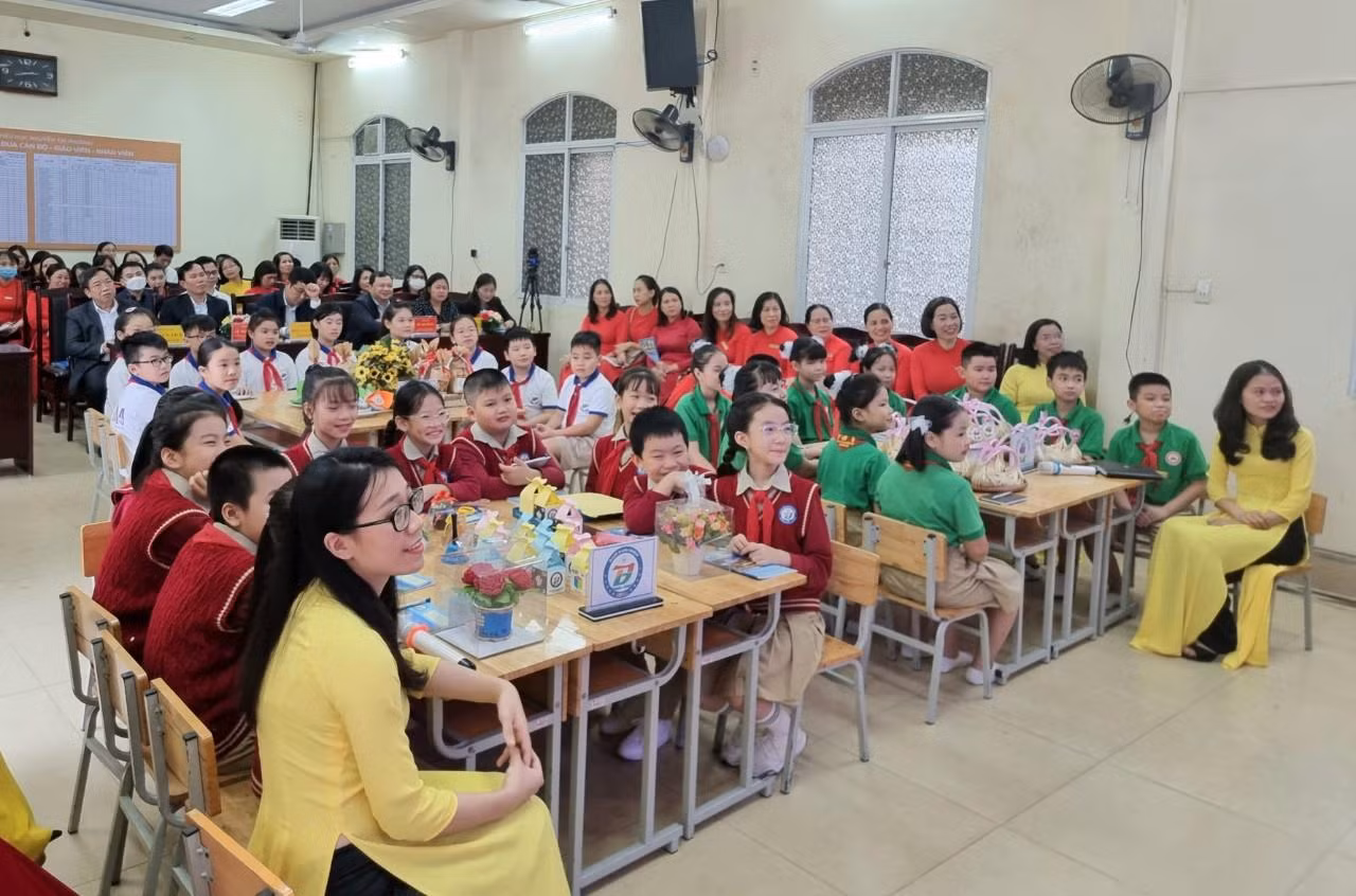 Ba trường tiểu học thuộc quận Hồng Bàng phối hợp tổ chức hoạt động giáo dục STEM (Ảnh: Phương Linh) Ba trường tiểu học thuộc quận Hồng Bàng phối hợp tổ chức hoạt động giáo dục STEM (Ảnh: Phương Linh)