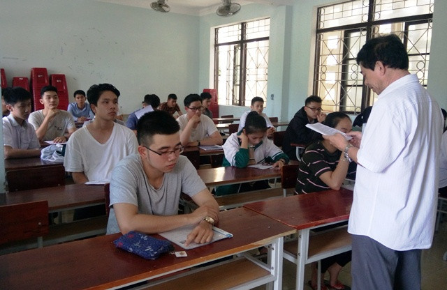 Các thí sinh tỏ ra khá hồi hộp trước kỳ thi quan trọng.
