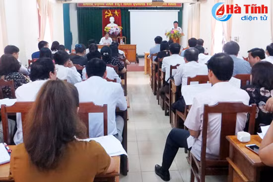 Liên đoàn Lao động tỉnh Hà Tĩnh tổ chức hội nghị quán triệt nội dung sắp xếp lại công đoàn giáo dục huyện, thị xã, thành phố. (Ảnh: Báo Hà Tĩnh)