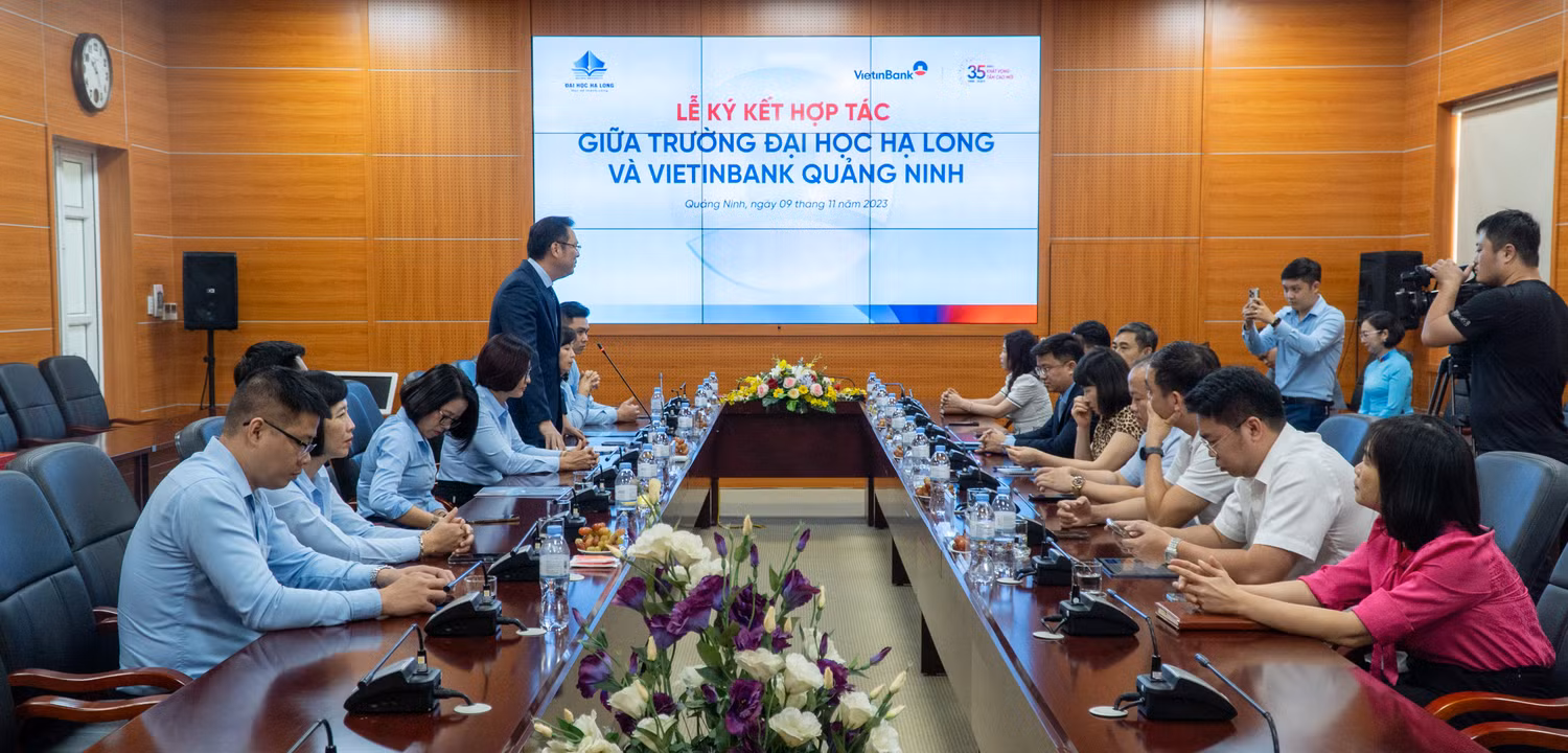Quang cảnh buổi ký kết giữa Trường Đại học Hạ Long và ngân hàng VietinBank (Ảnh: PL)