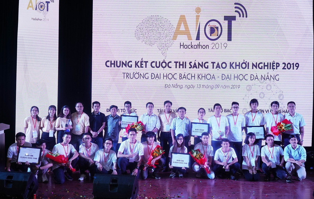 Các thí sinh tham dự vòng chung kết cuộc thi về trí tuệ nhân tạo. Các thí sinh tham dự vòng chung kết cuộc thi về trí tuệ nhân tạo.