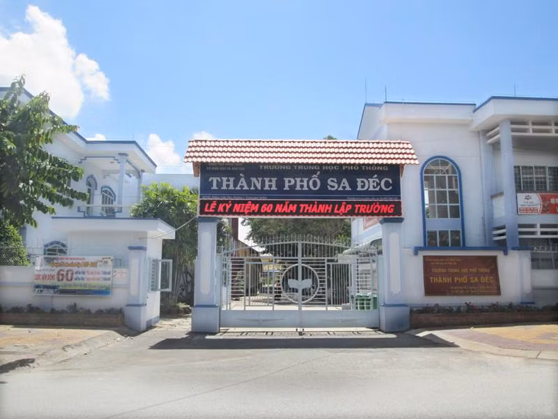 Trường trung học phổ thông thành phố Sa Đéc, tỉnh Đồng Tháp (ảnh minh họa: website trường) Trường trung học phổ thông thành phố Sa Đéc, tỉnh Đồng Tháp (ảnh minh họa: website trường)