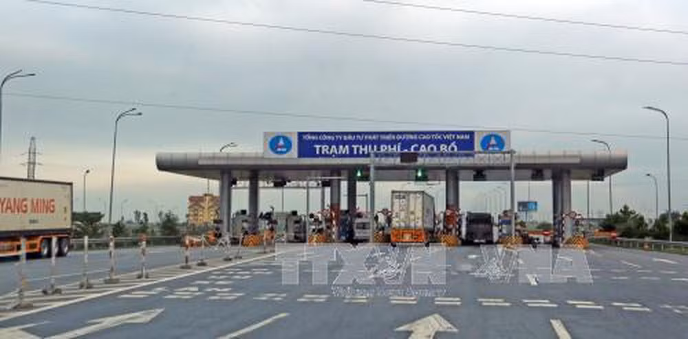 Hiệp hội vận tải thành phố Hà Nội kiến nghị giảm phí BOT từ 3% đến 5% đối với các phương tiện chở hàng từ 5 tấn trở lên và các phương tiện chở khách từ 16 chỗ trở lên. Ảnh minh họa: TTXVN