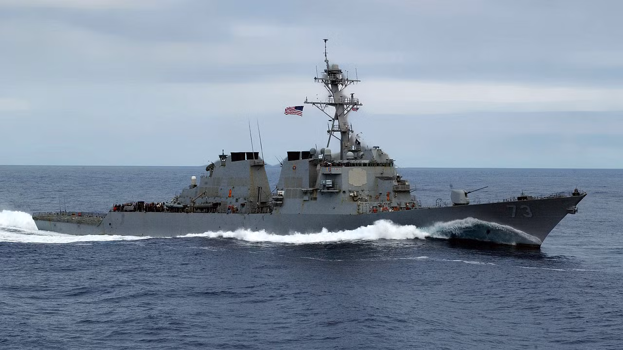Khu trục hạm USS Decatur, ảnh: DefPost. Khu trục hạm USS Decatur, ảnh: DefPost.