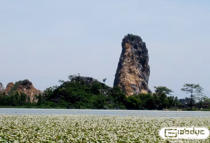 Nơi đây được mệnh danh là Vịnh Hạ Long thu nhỏ với những nét tương đồng...