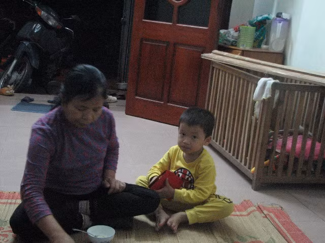 Con trai Lan đang được ông bà nội nuôi