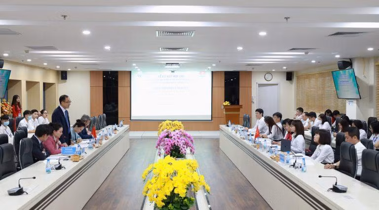 Quang cảnh buổi làm việc.