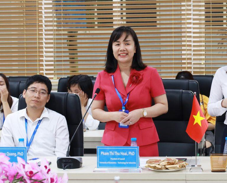 Tiến sĩ Phạm Thị Thu Hoài – Chủ tịch Hội đồng trường phát biểu tại Lễ ký kết hợp tác.