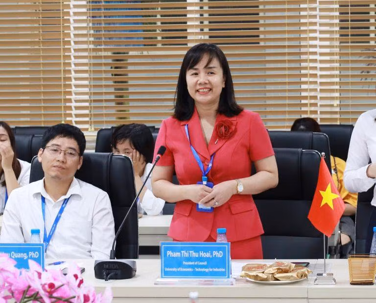 Tiến sĩ Phạm Thị Thu Hoài – Chủ tịch Hội đồng trường phát biểu tại Lễ ký kết hợp tác.