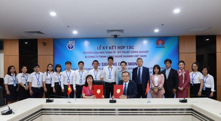 Lễ ký kết thỏa thuận ghi nhớ hợp tác giữa giữa 2 bên.