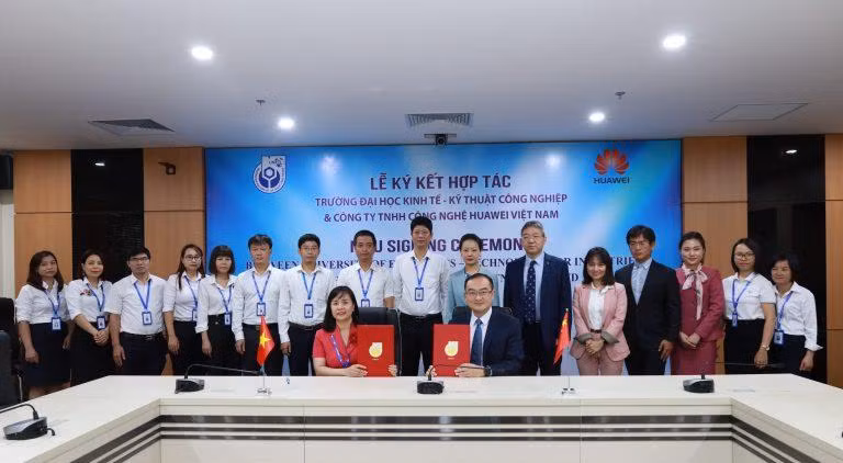 Lễ ký kết thỏa thuận ghi nhớ hợp tác giữa giữa 2 bên.