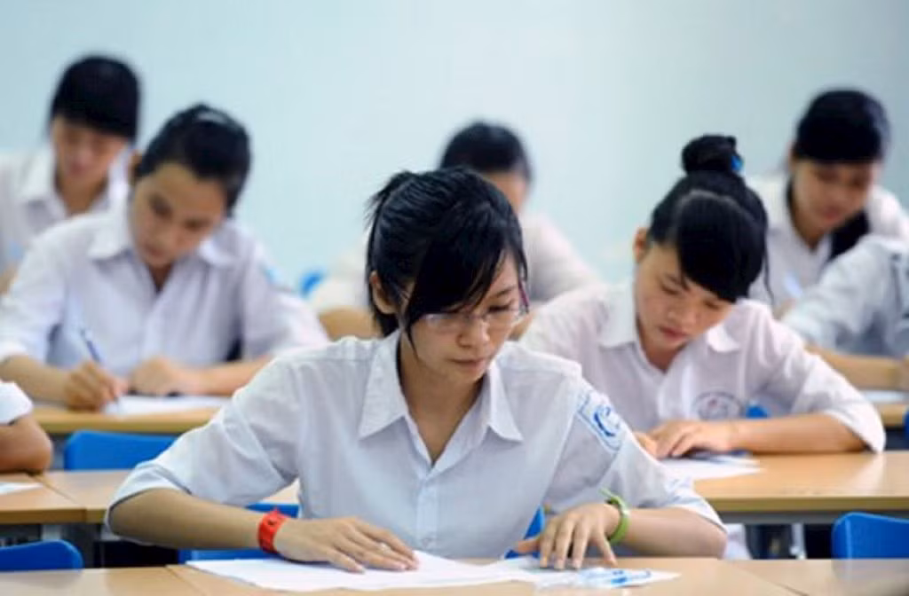 Việc lựa chọn môn Hóa được cho là giảm áp lực cho học sinh sau kỳ nghỉ dài phòng, chống dịch Covid-19 (Ảnh: CTV) Việc lựa chọn môn Hóa được cho là giảm áp lực cho học sinh sau kỳ nghỉ dài phòng, chống dịch Covid-19 (Ảnh: CTV)