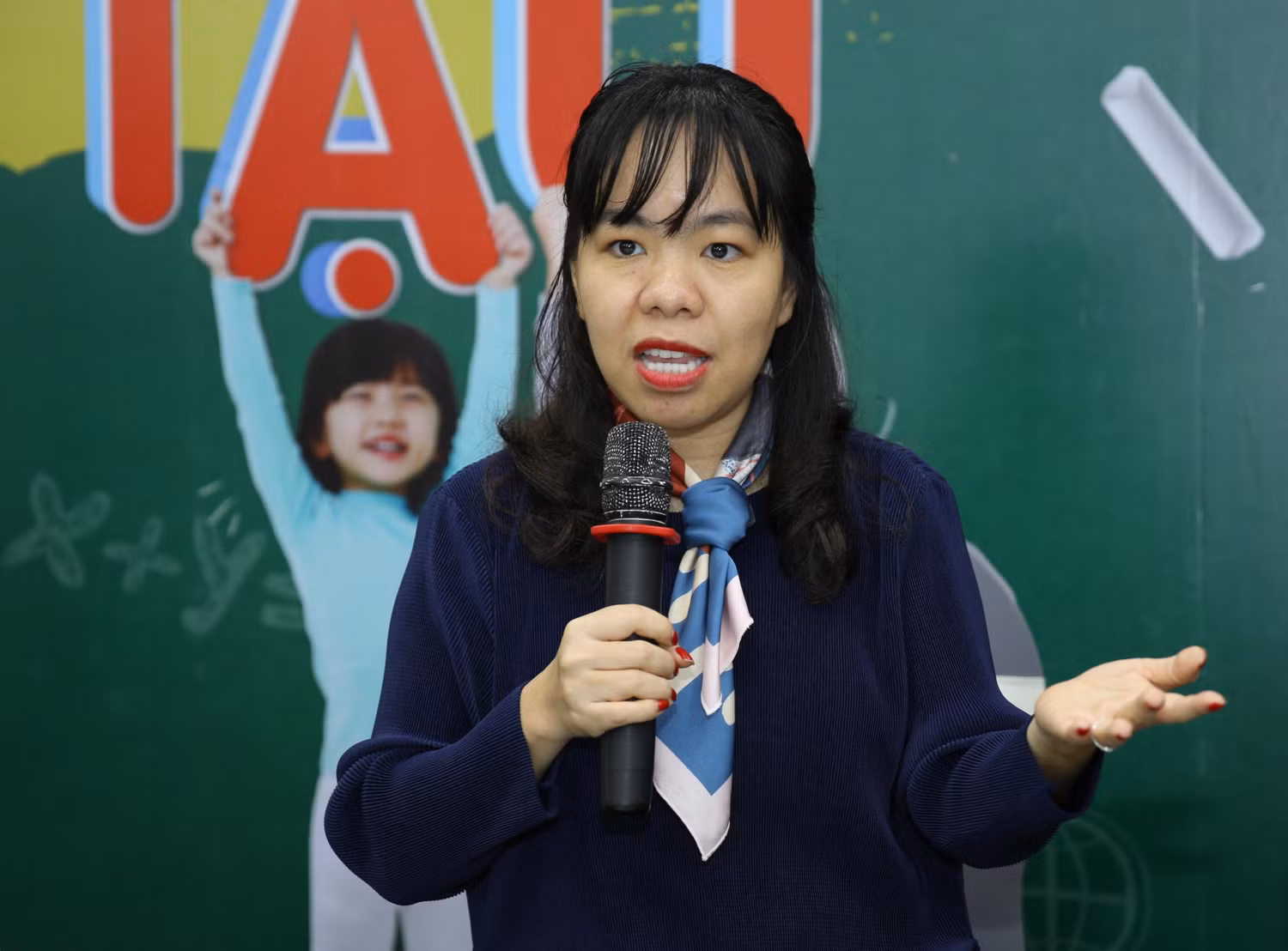 Thạc sĩ Nguyễn Thúy Uyên Phương chia sẻ 5 giá trị, 6 trụ cột để xây dựng trường học kiến tạo (Ảnh: Faros) Thạc sĩ Nguyễn Thúy Uyên Phương chia sẻ 5 giá trị, 6 trụ cột để xây dựng trường học kiến tạo (Ảnh: Faros)