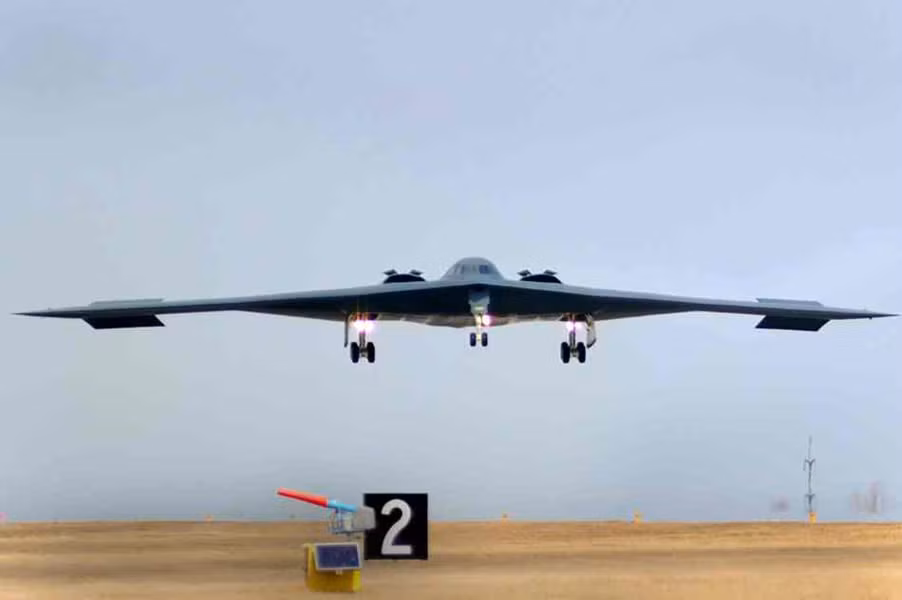 Máy bay ném bom tàng hình B-2 Không quân Mỹ