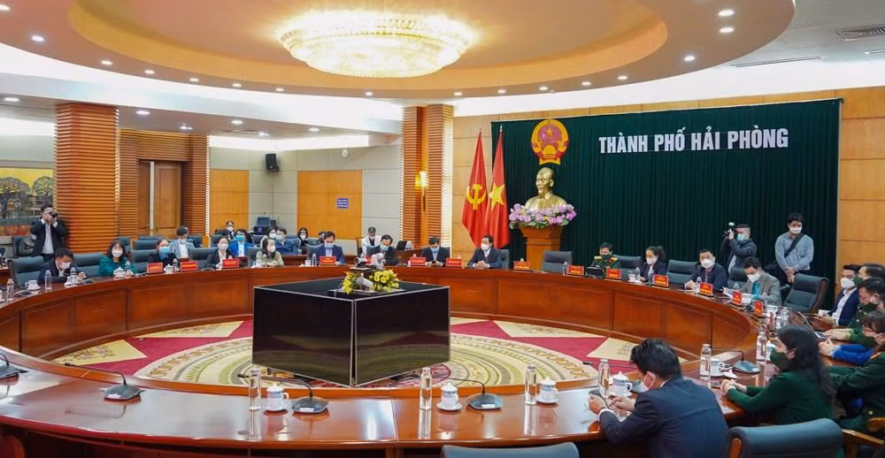 Tập đoàn Công nghiệp – Viễn thông Quân đội Viettel tổ chức Lễ trao tặng máy tính bảng cho ngành Giáo dục và Đào tạo Hải Phòng (Ảnh: CTTĐT)