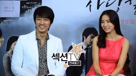 Song Seung Hun và nữ diễn viên Shin Se Kyung trong buổi phỏng vấn trên kênh MBC.