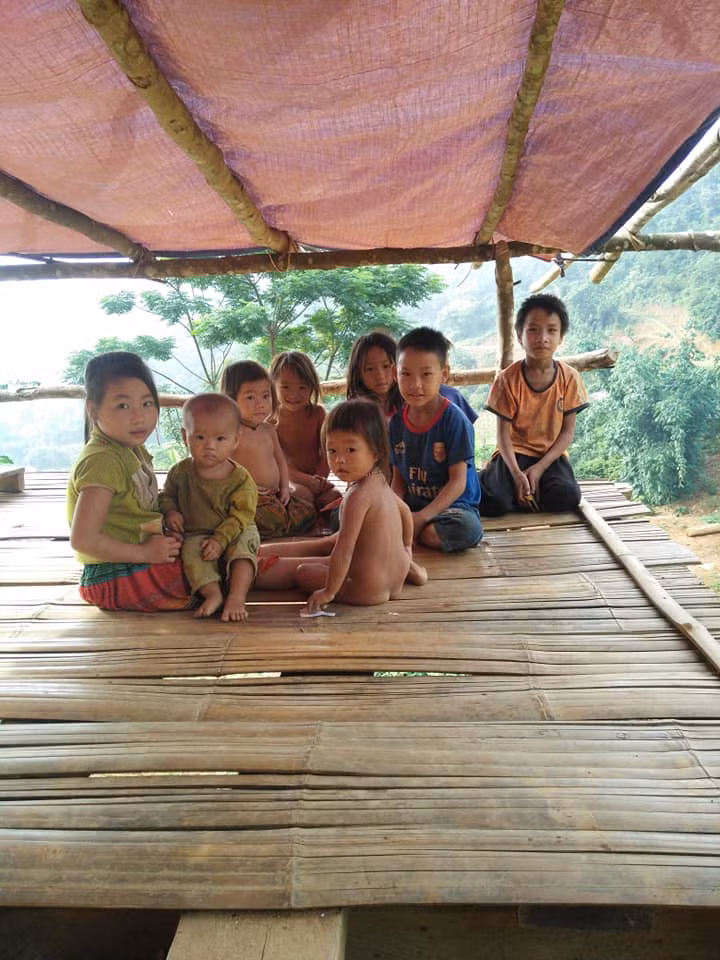 Đây là động lực để các thầy cô vượt muôn ngàn khó khăn đến với điểm trường. (Ảnh: LC)