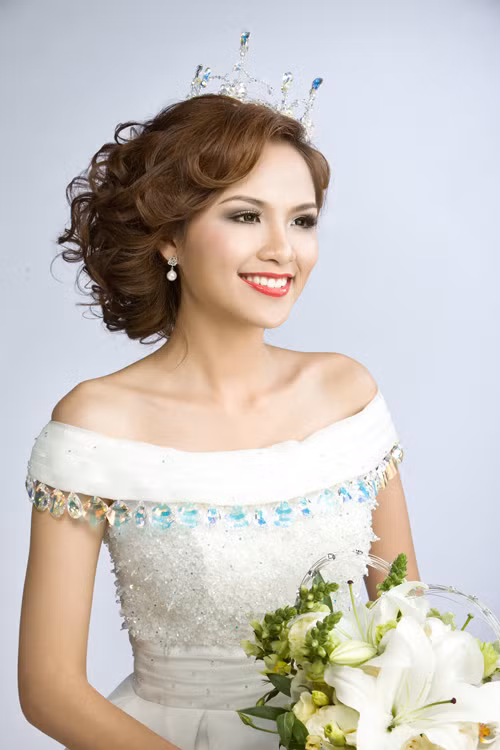 Lưu Thị Diễm Hương đại diện Việt Nam tham dự Miss Earth 2010 (tổ chức tại Việt Nam) và lọt vào top 14. Lưu Thị Diễm Hương đại diện Việt Nam tham dự Miss Earth 2010 (tổ chức tại Việt Nam) và lọt vào top 14.