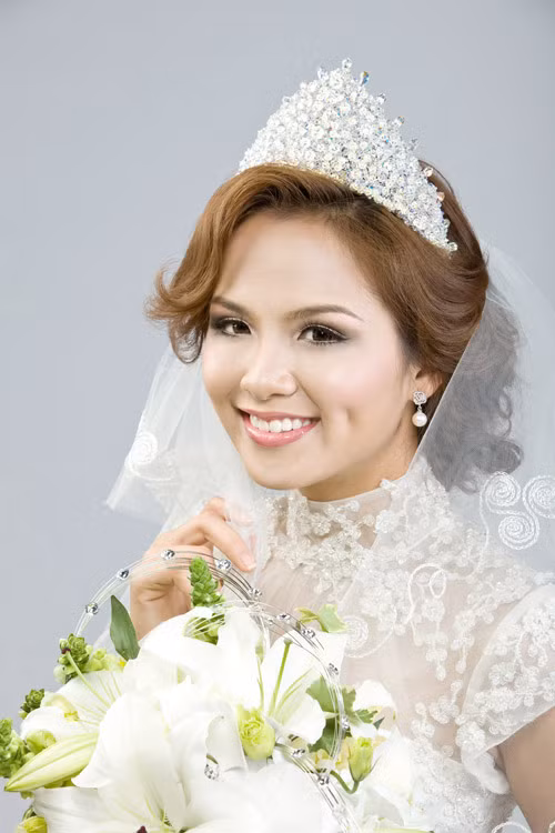 Hoa hậu thế giới người Việt 2010 - Lưu Thị Diễm Hương (sin năm 1990). Diễm Hương có chiều cao 1m71, số đo 3 vòng của cô là 84-61-92. Hoa hậu thế giới người Việt 2010 - Lưu Thị Diễm Hương (sin năm 1990). Diễm Hương có chiều cao 1m71, số đo 3 vòng của cô là 84-61-92.