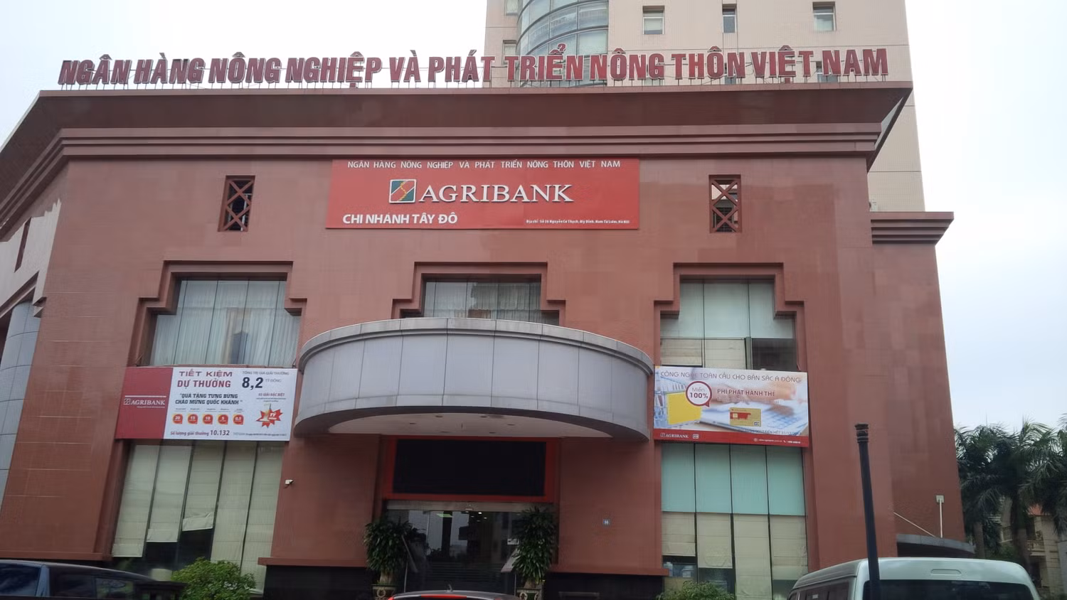 Đến nay Agribank vẫn khăng khăng cho rằng việc in lịch Tết của ngân hàng này phù hợp với điều kiện thực tế của Agribank dù các chuyên gia đã chỉ rõ những dấu hiệu vi phạm Luật Đấu thầu của ngân hàng này. Ảnh: V.P