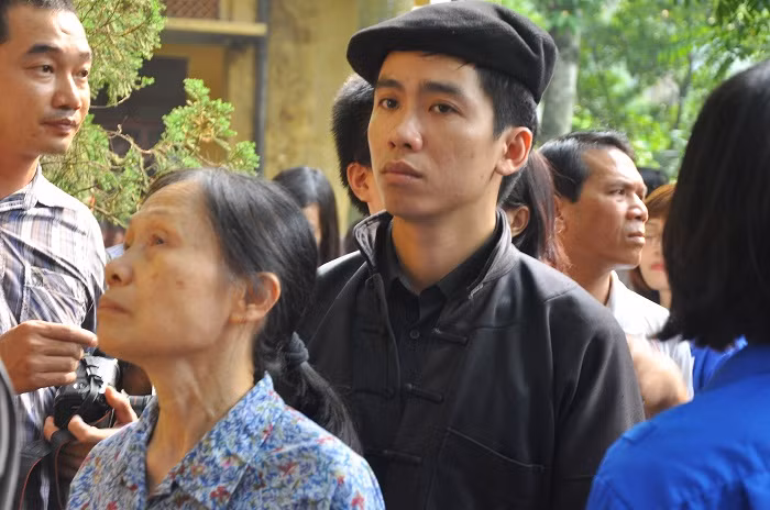 Nhiều người đến từ nhưng nơi xa xôi….