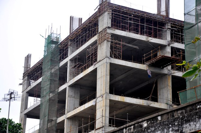 Hơn 9 giờ sáng, công trình gần như dừng không có dấu hiệu thi công.