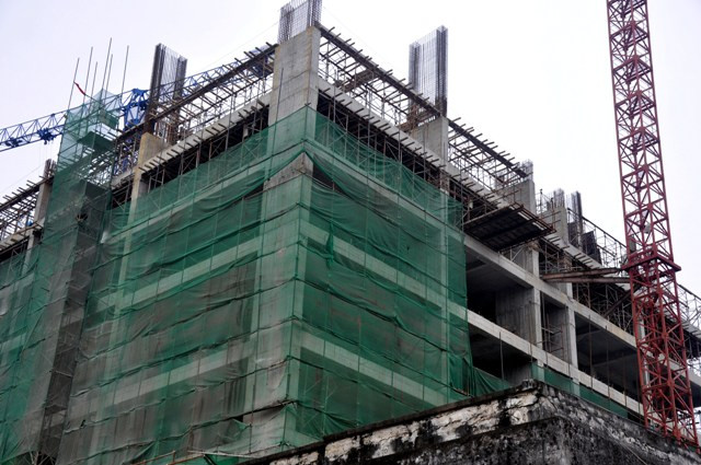 Không bóng công nhân làm việc.