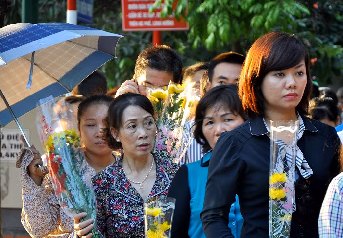 Được đồng bào mang đến để tỏ lòng thành kính và thương tiếc Đại tướng. Được đồng bào mang đến để tỏ lòng thành kính và thương tiếc Đại tướng.