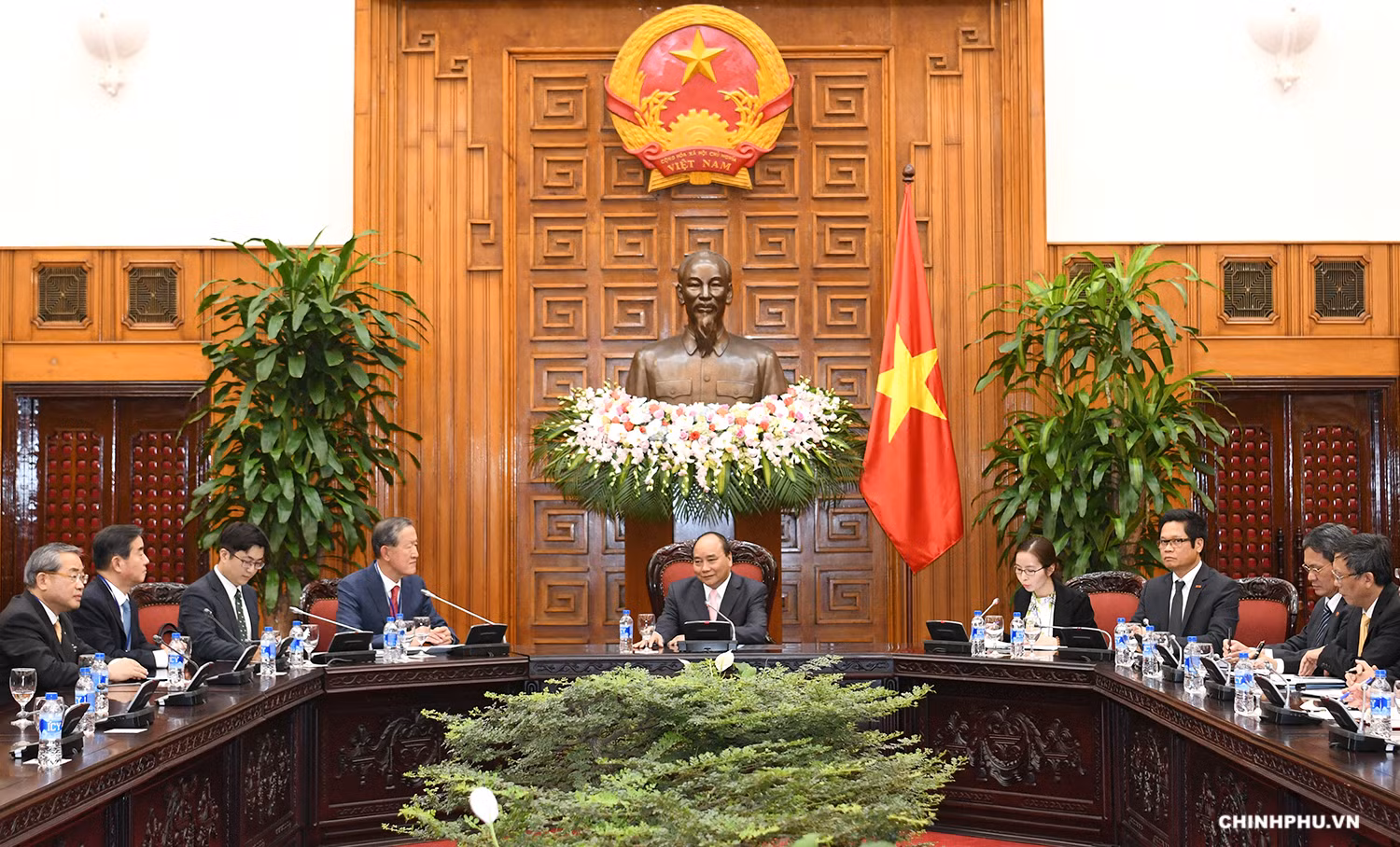 Thủ tướng Nguyễn Xuân Phúc tiếp Chủ tịch Liên đoàn Công nghiệp Hàn Quốc. (Ảnh: VGP) Thủ tướng Nguyễn Xuân Phúc tiếp Chủ tịch Liên đoàn Công nghiệp Hàn Quốc. (Ảnh: VGP)