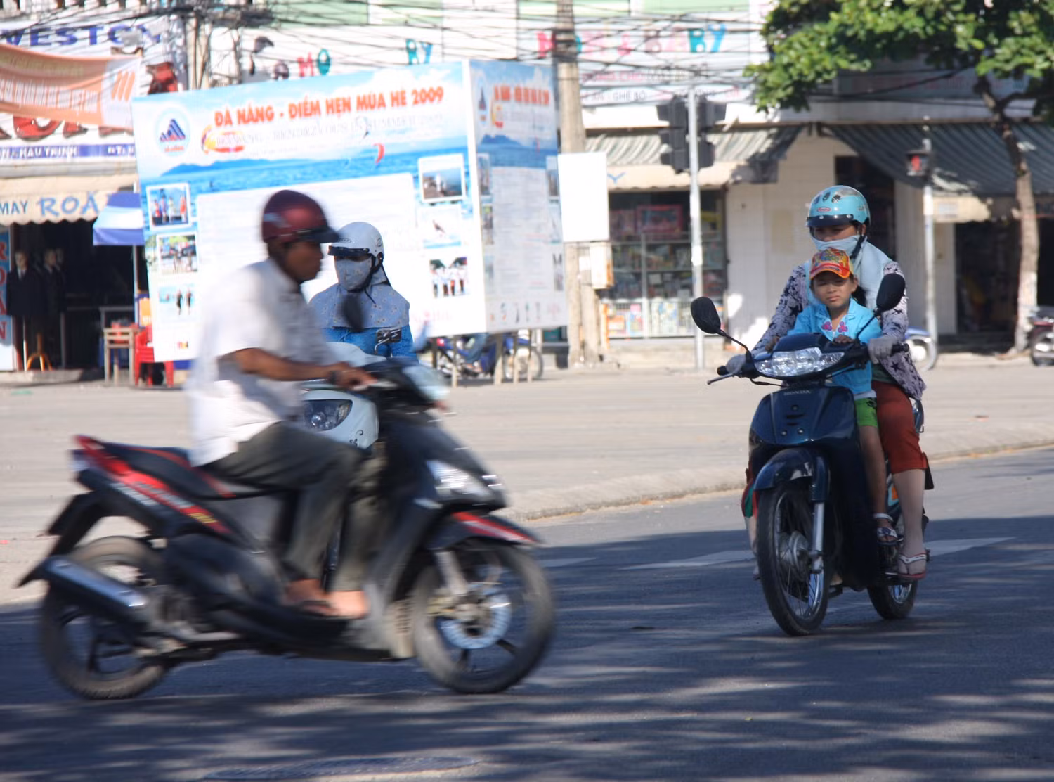 Đà Nẵng tạm dừng thu phí giao thông đường bộ xe máy từ ngày 7/7/2015. Ảnh Thùy Linh Đà Nẵng tạm dừng thu phí giao thông đường bộ xe máy từ ngày 7/7/2015. Ảnh Thùy Linh