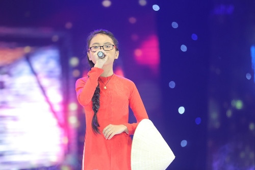 "Chị 7" Phương Mỹ Chi góp mặt trong liveshow của danh ca Ngọc Sơn.