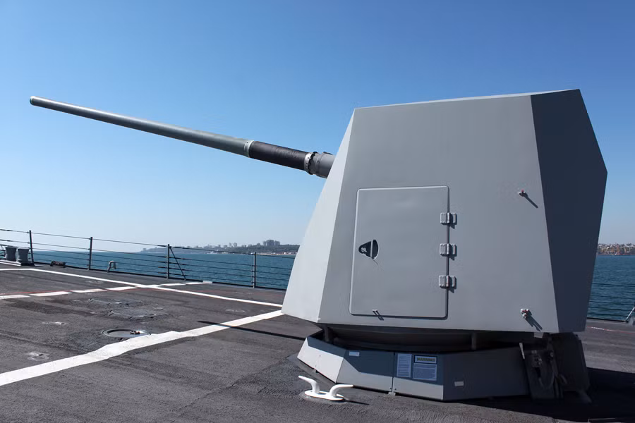Hải pháo tự động 127mm Mod-4 của Khu trục hạm USS Jason Dunham.