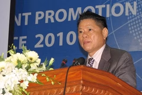 Ông Hoàng Kiều tại Hội nghị xúc tiền đầu tư tỉnh Tiền Giang 2010. Ông Hoàng Kiều tại Hội nghị xúc tiền đầu tư tỉnh Tiền Giang 2010.