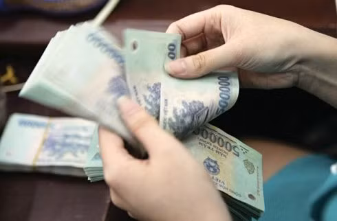 Chỉ mới là đề xuất, nhưng “sáng kiến” đánh thuế tiền gửi tiết kiệm (với khoản tiền trên 500 triệu đồng) của Hiệp hội bất động sản TP.HCM đang tạo sự phẫn nộ lớn từ dư luận. Ảnh minh họa.